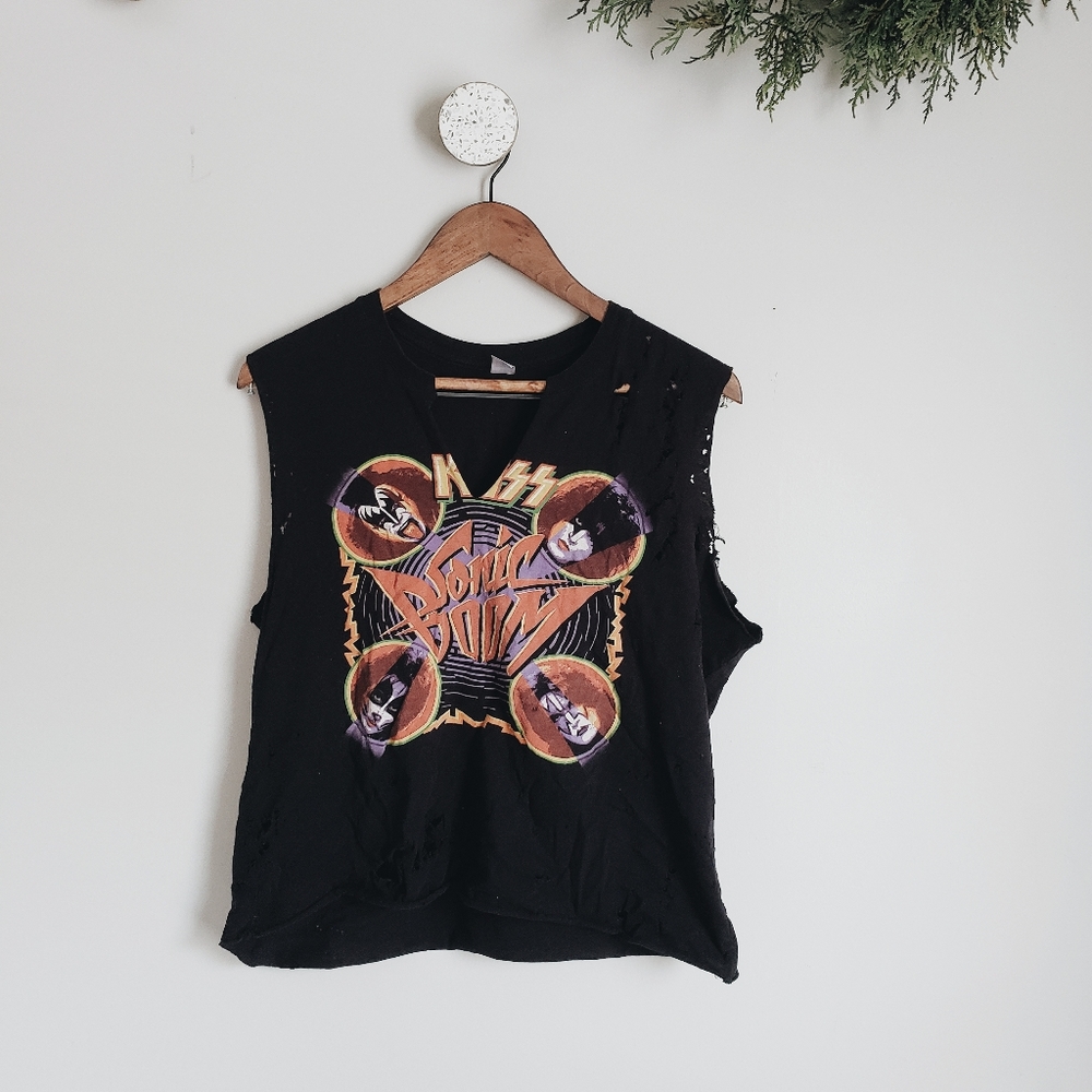 Kiss distressed crop tee